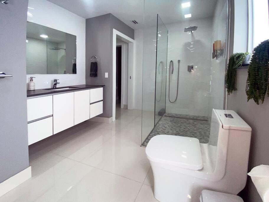 Ferienhaus Luxurious With Bbq, Hot Tub, Heated Pool & Wifi - L36 *