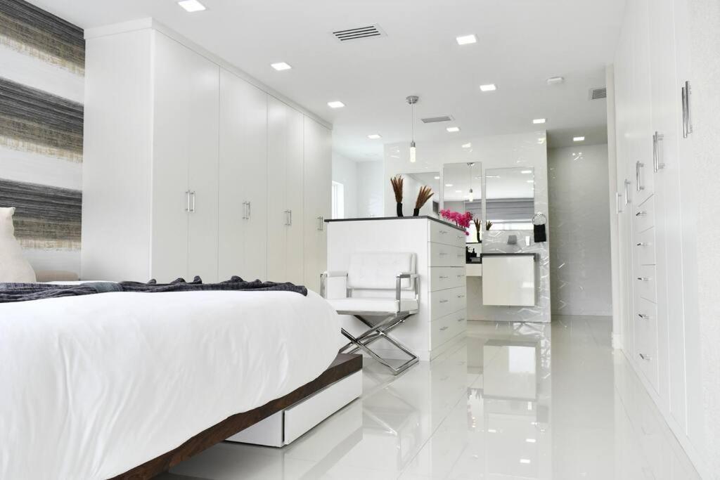 Luxurious With Bbq, Hot Tub, Heated Pool & Wifi - L36 Ferienhaus