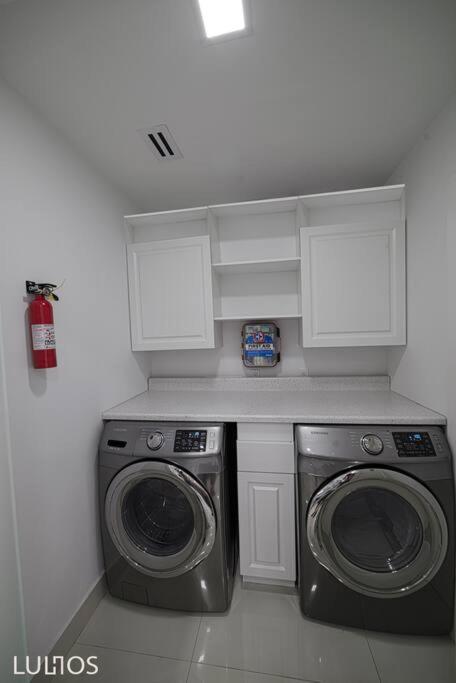 Luxurious With Bbq, Hot Tub, Heated Pool & Wifi - L36 Ferienhaus Miami