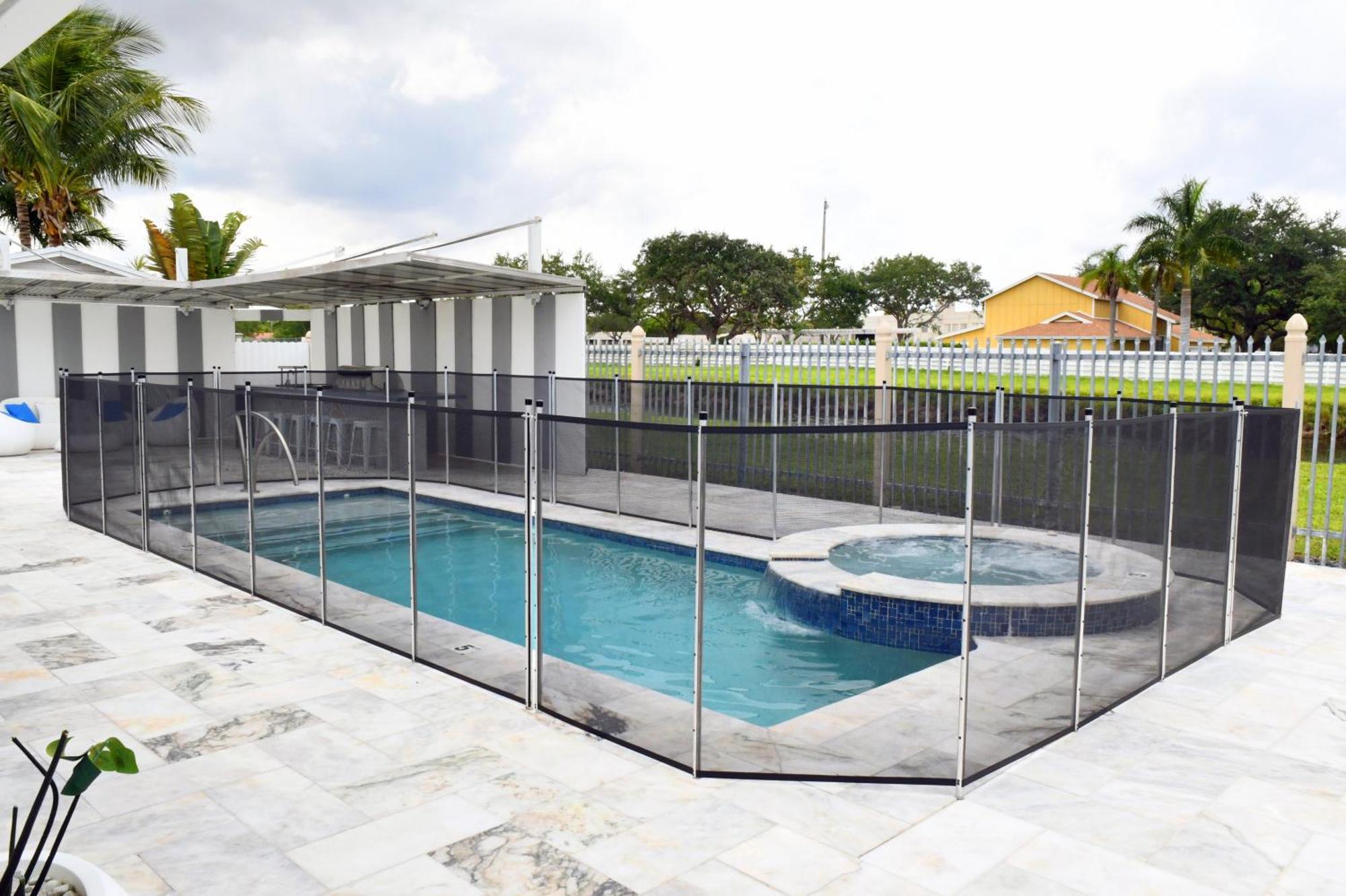 Luxurious With Bbq, Hot Tub, Heated Pool & Wifi - L36 Ferienhaus *