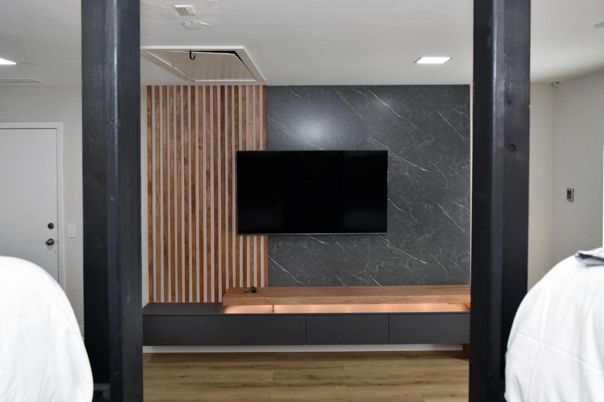 Luxurious With Bbq, Hot Tub, Heated Pool & Wifi - L36 Ferienhaus