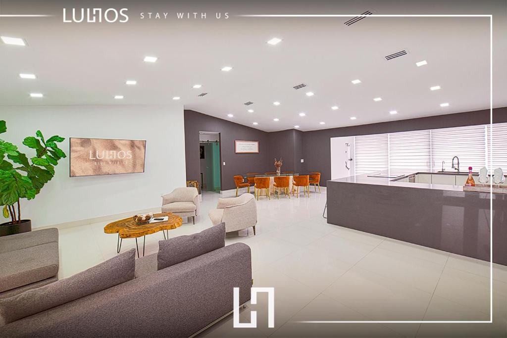 Luxurious With Bbq, Hot Tub, Heated Pool & Wifi - L36 Ferienhaus