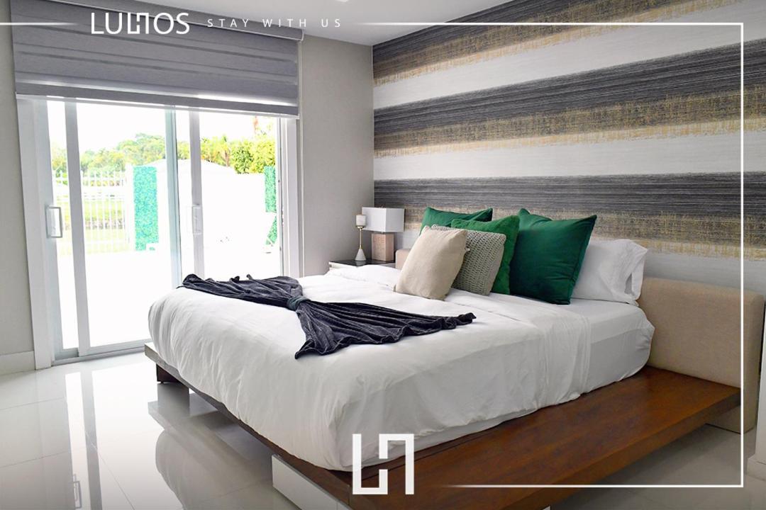 Luxurious With Bbq, Hot Tub, Heated Pool & Wifi - L36 Ferienhaus Miami